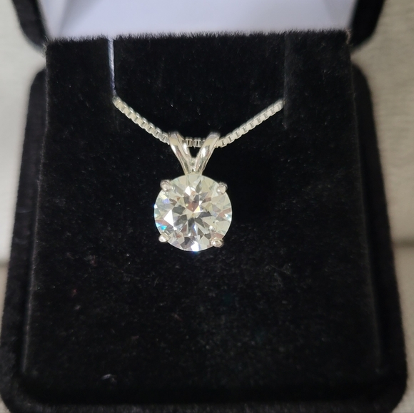New 2ct Certified Moissanite Diamond Pendant With A Chain - Picture 3 of 8